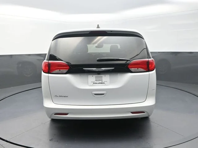 Used 2024 White Chrysler LX image 8