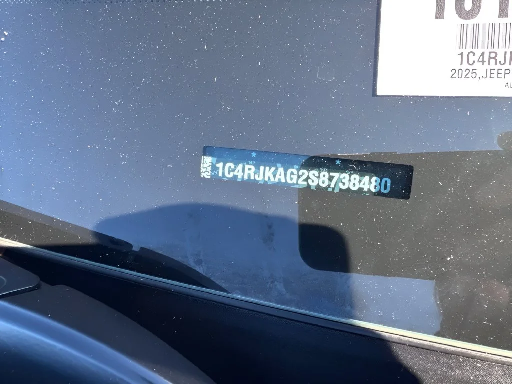 Used 2025 Silver Jeep Altitude image 31