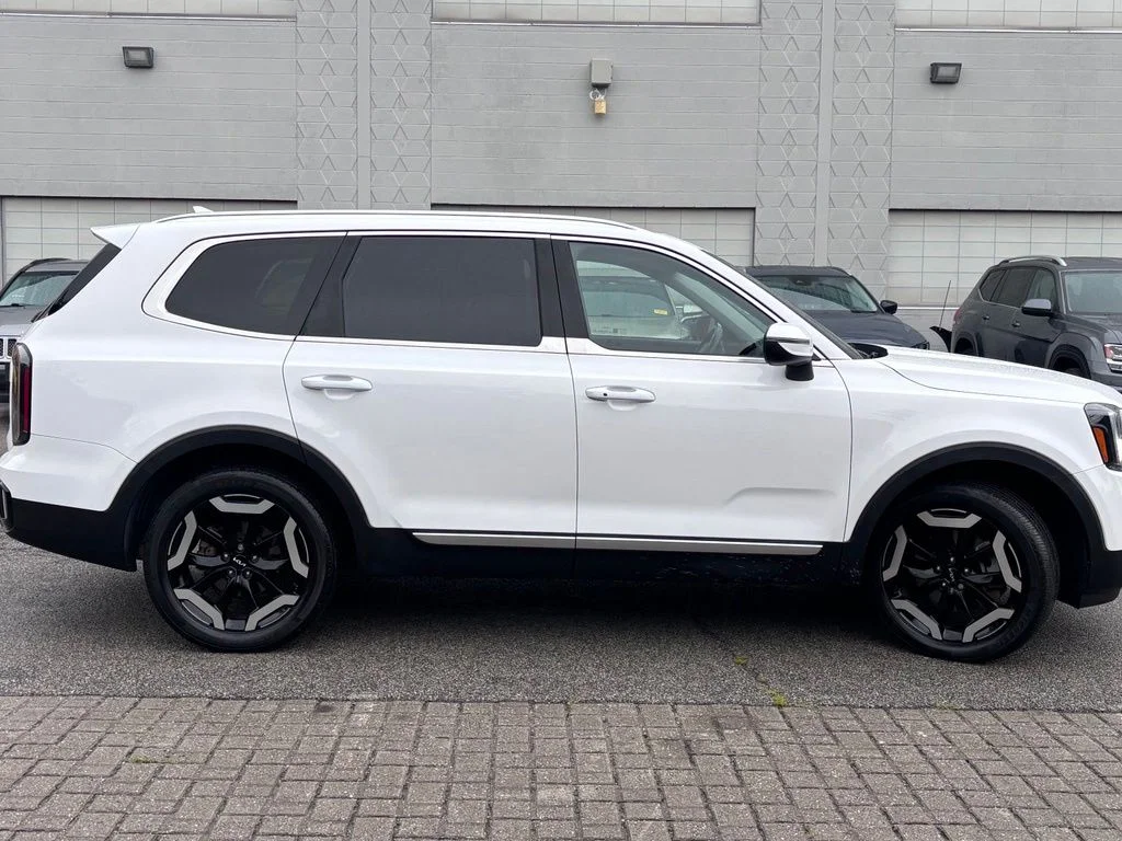 Used 2023 White Kia EX image 6