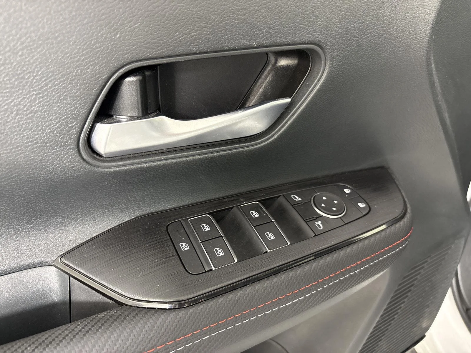 Used 2025 Aspen White Tricoat Nissan SR image 6