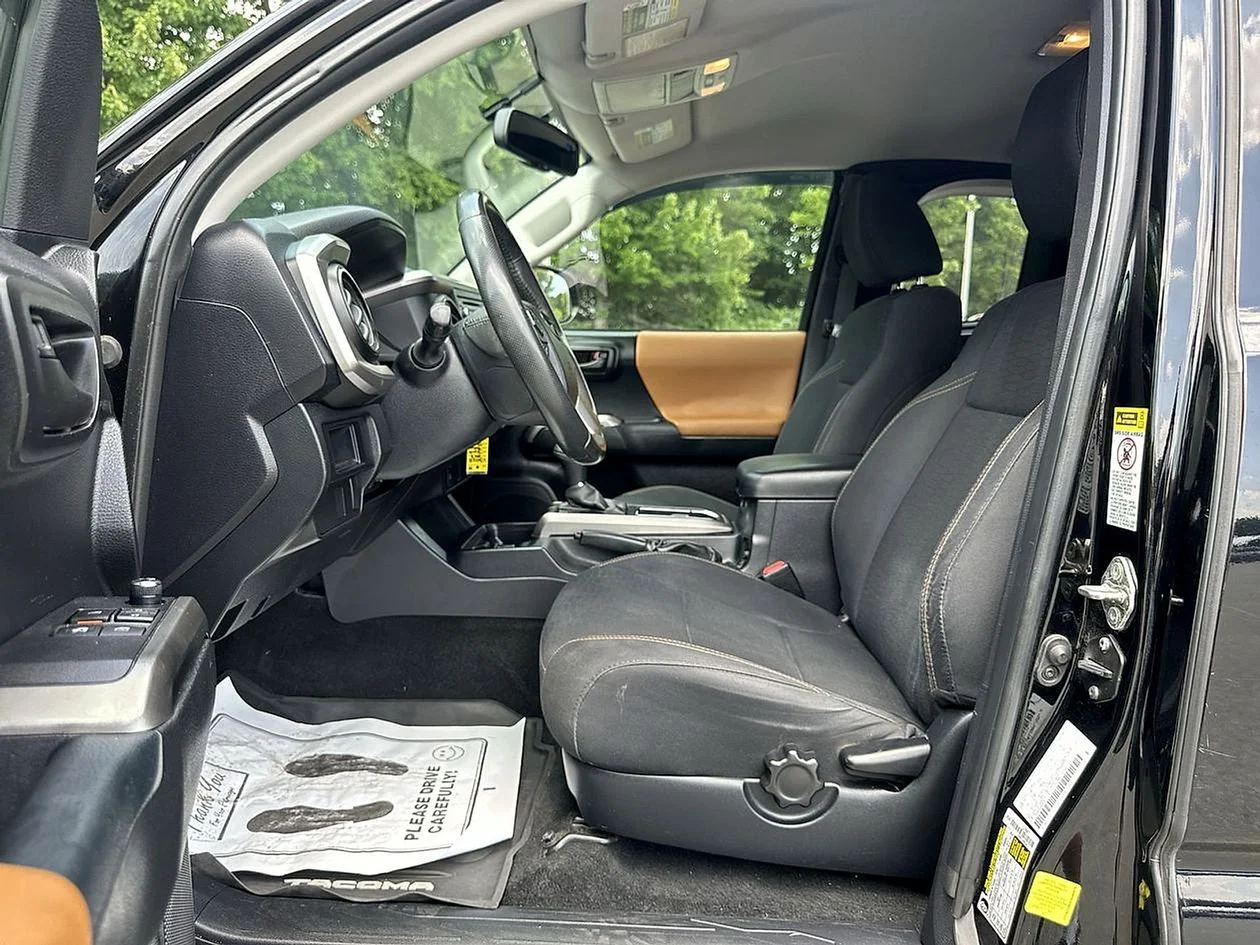 Used 2017 Black Toyota SR5 image 12