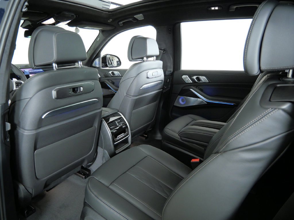 Used 2027 Black BMW xDrive40i image 35