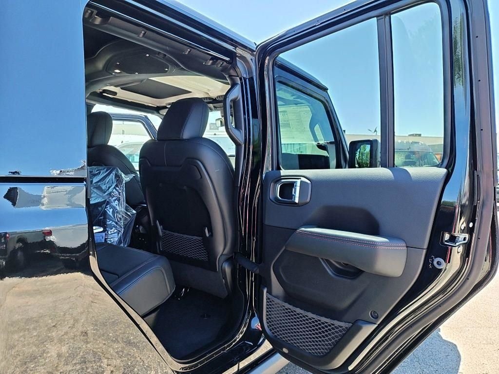 New 2026 Black Clearcoat Jeep Rubicon X image 33