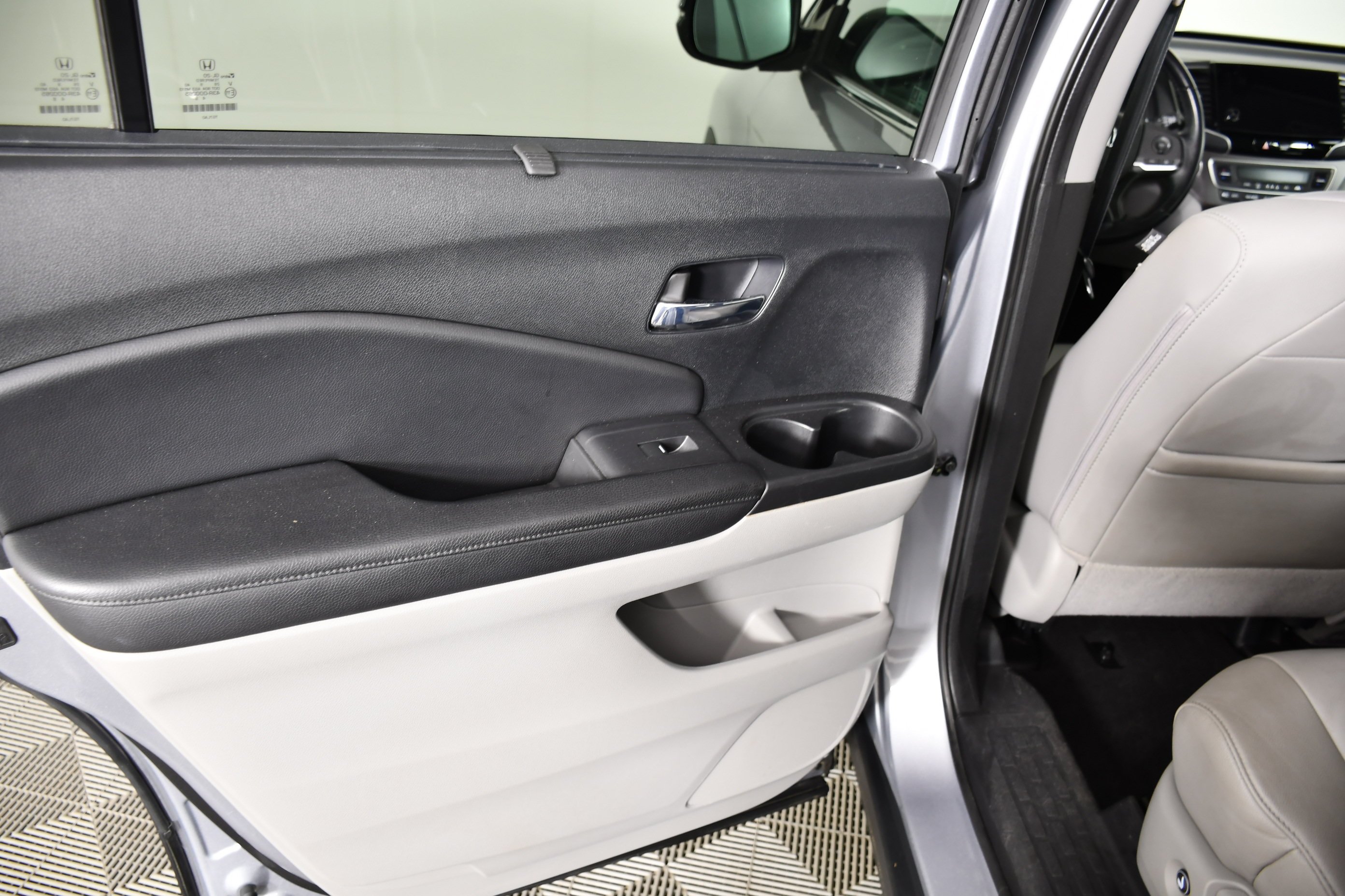 Used 2020 Lunar Silver Metallic Honda EX-L image 47