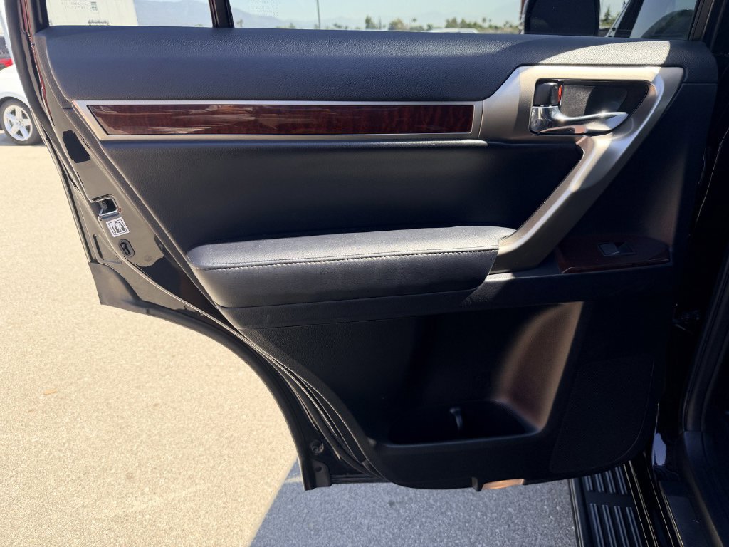 Used 2018 Onyx Black Lexus 460 image 23