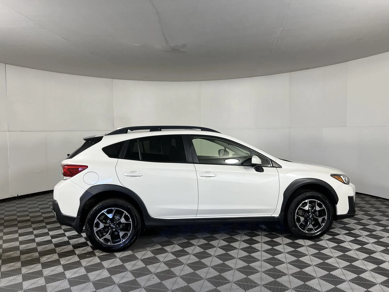 Used 2019 Crystal White Pearl Subaru Premium image 7