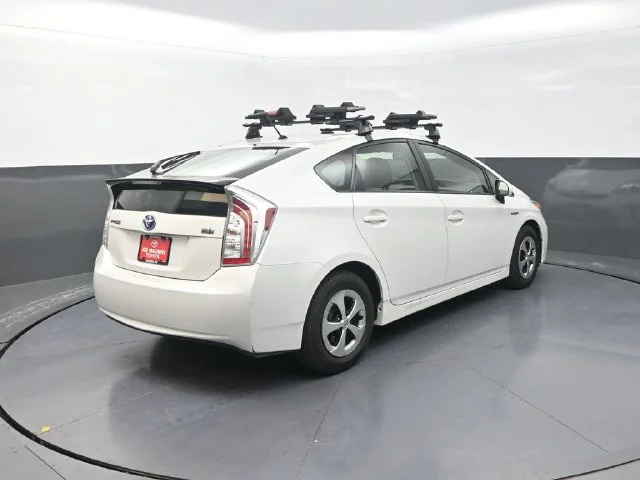 Used 2013 White Toyota Two image 8
