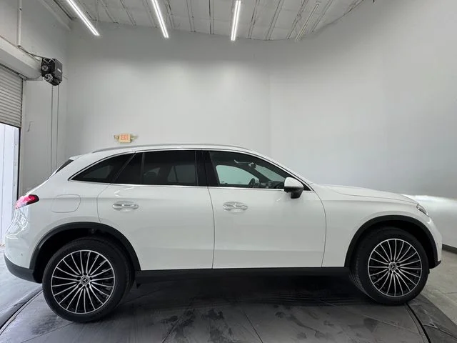 New 2027 White Mercedes-Benz GLC 300 image 14