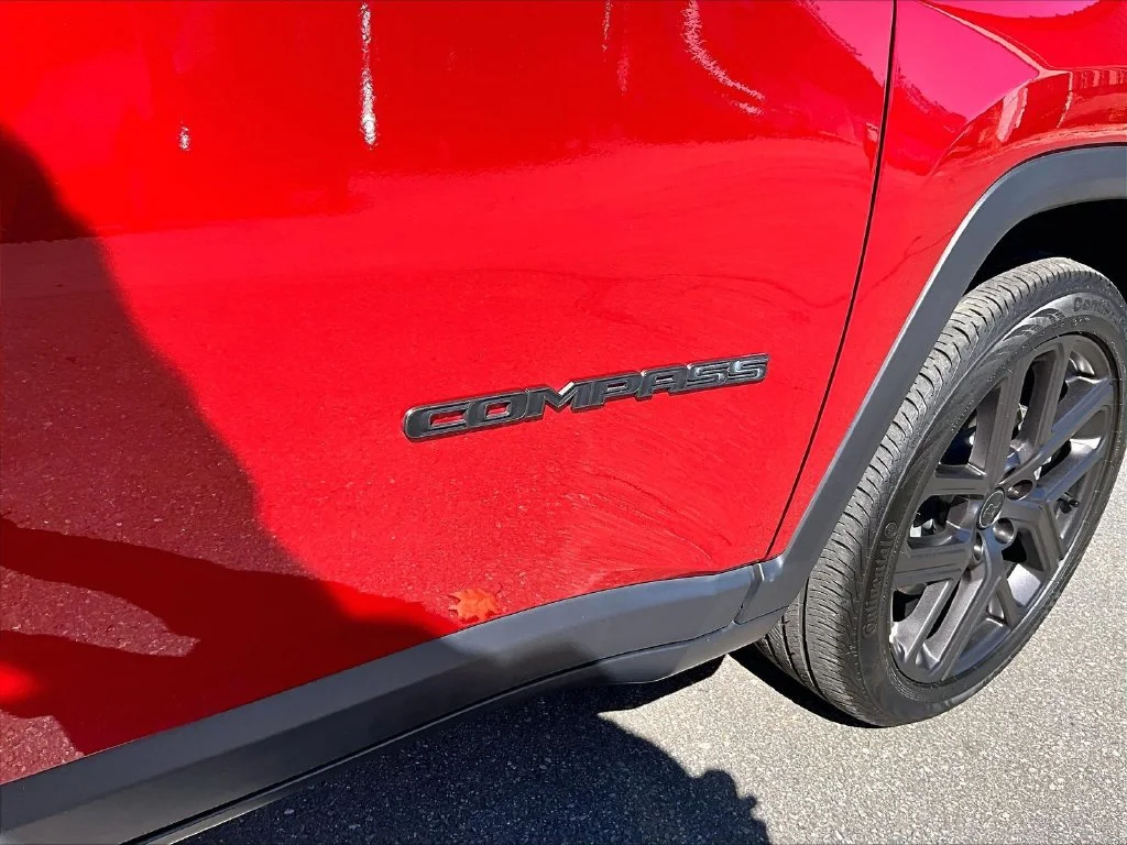 Used 2026 Red Hot Pearlcoat Jeep Limited image 29