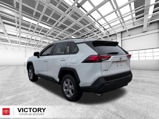 Used 2025 White Toyota XLE image 5