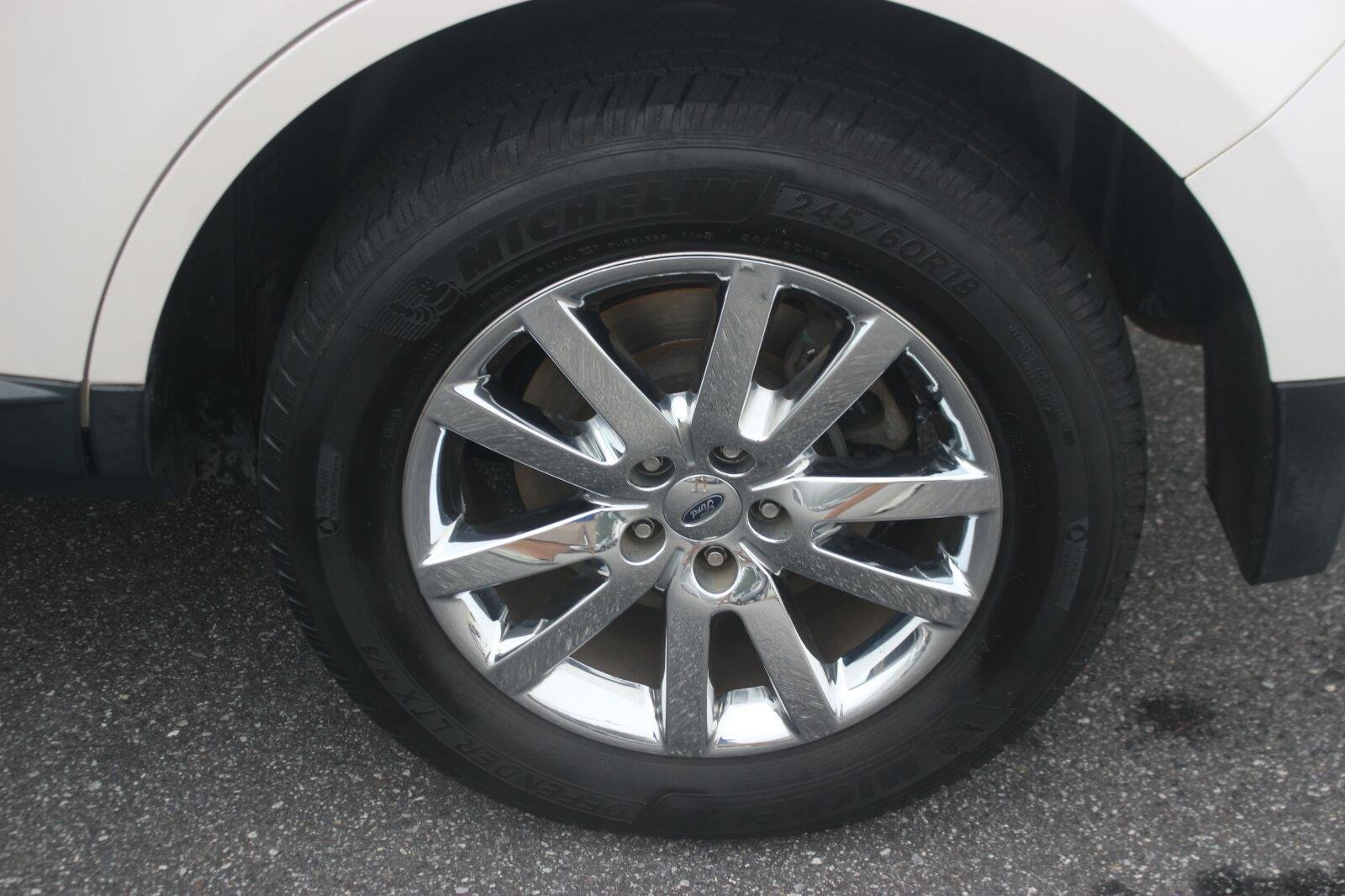 Used 2014 White Ford Limited image 39