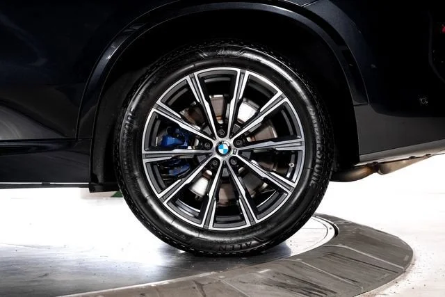Used 2025 Black Sapphire Metallic BMW M60i image 14