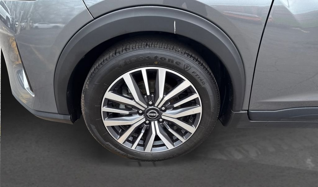 Used 2024 Gray Nissan SV image 12