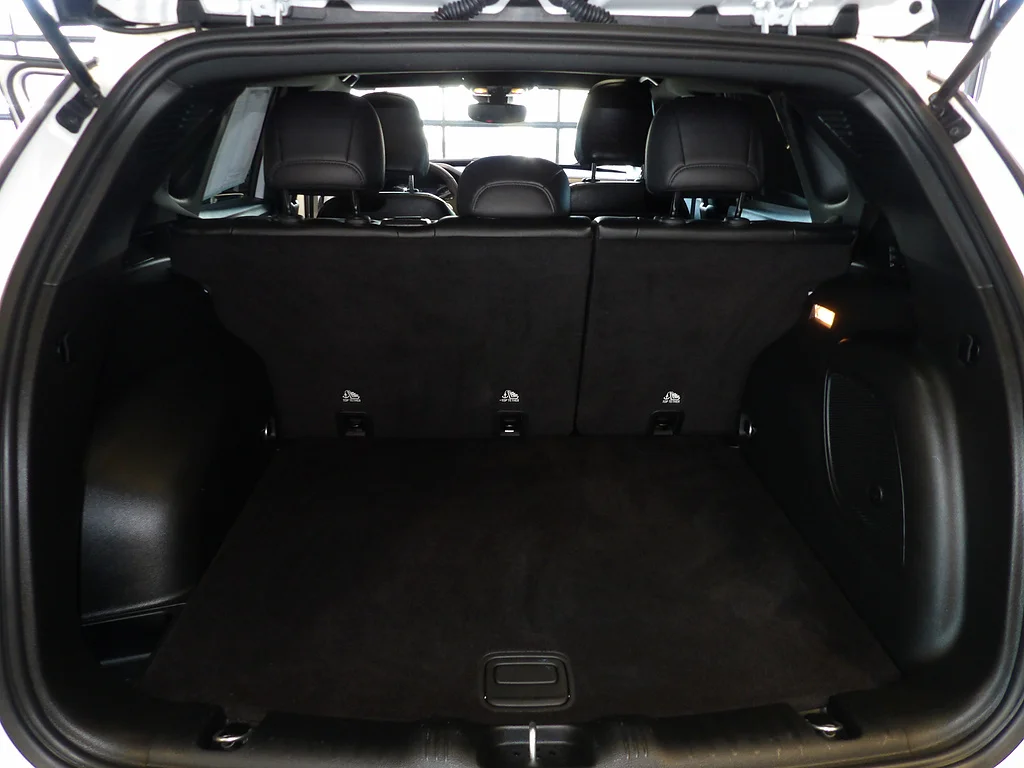 Used 2024 Bright White Clear Coat Jeep Latitude Lux image 19