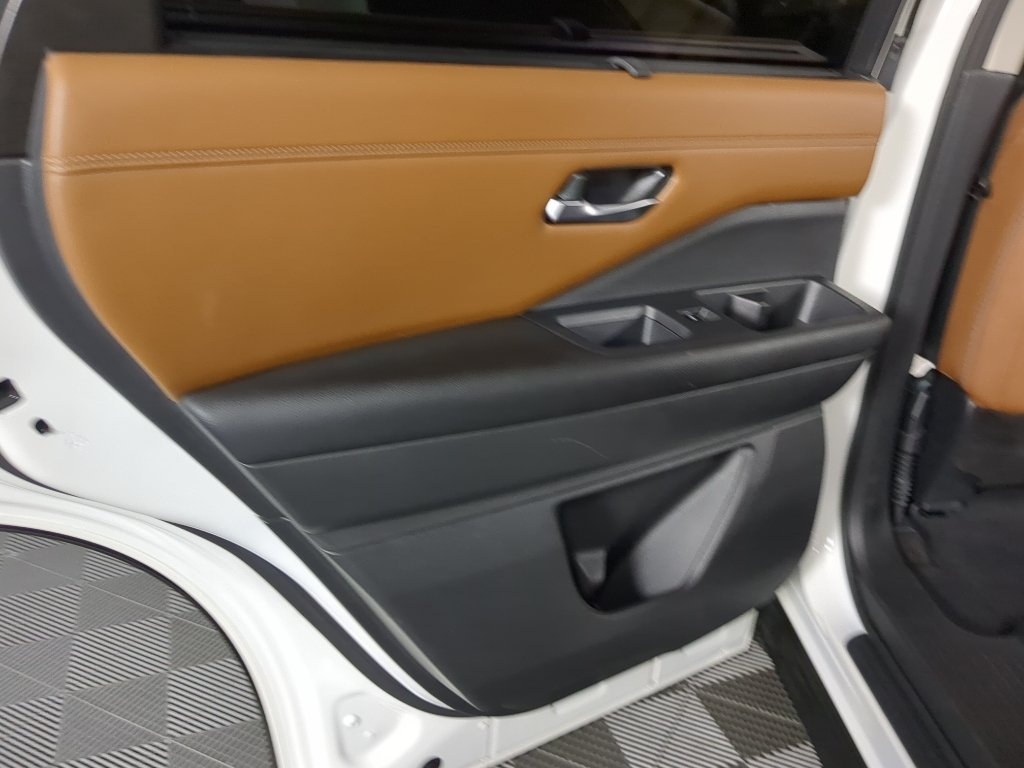 Used 2023 Pearl White Tricoat/Super Black Nissan Platinum image 16