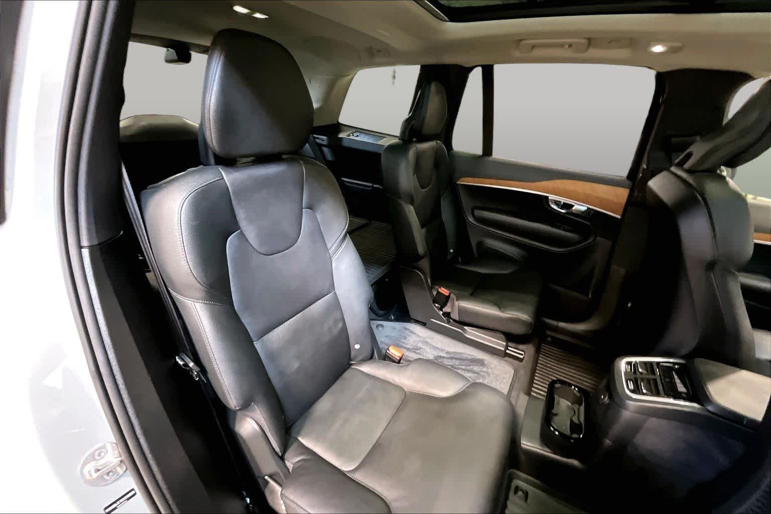 Used 2025 Vapour Grey Metallic Volvo Plus image 19
