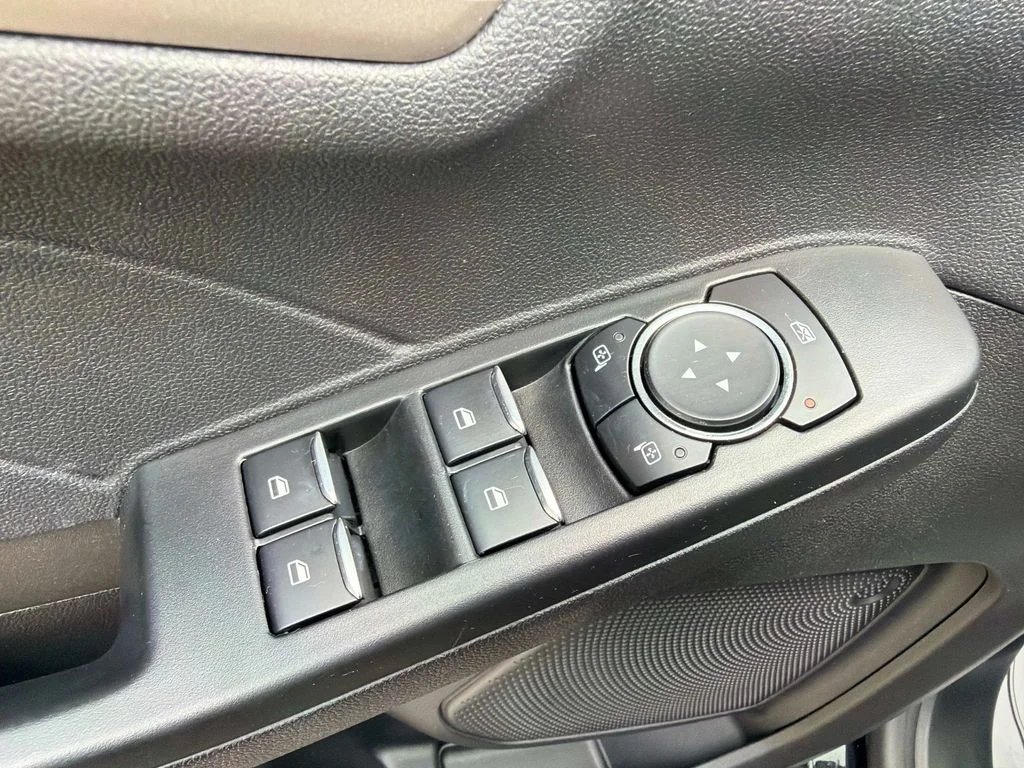 Used 2022 Agate Black Metallic Ford SE image 19