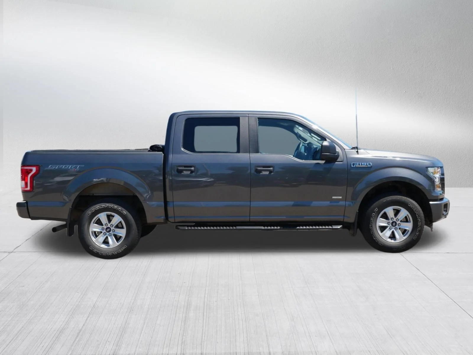 Used 2015 Magnetic Metallic Ford XL image 8