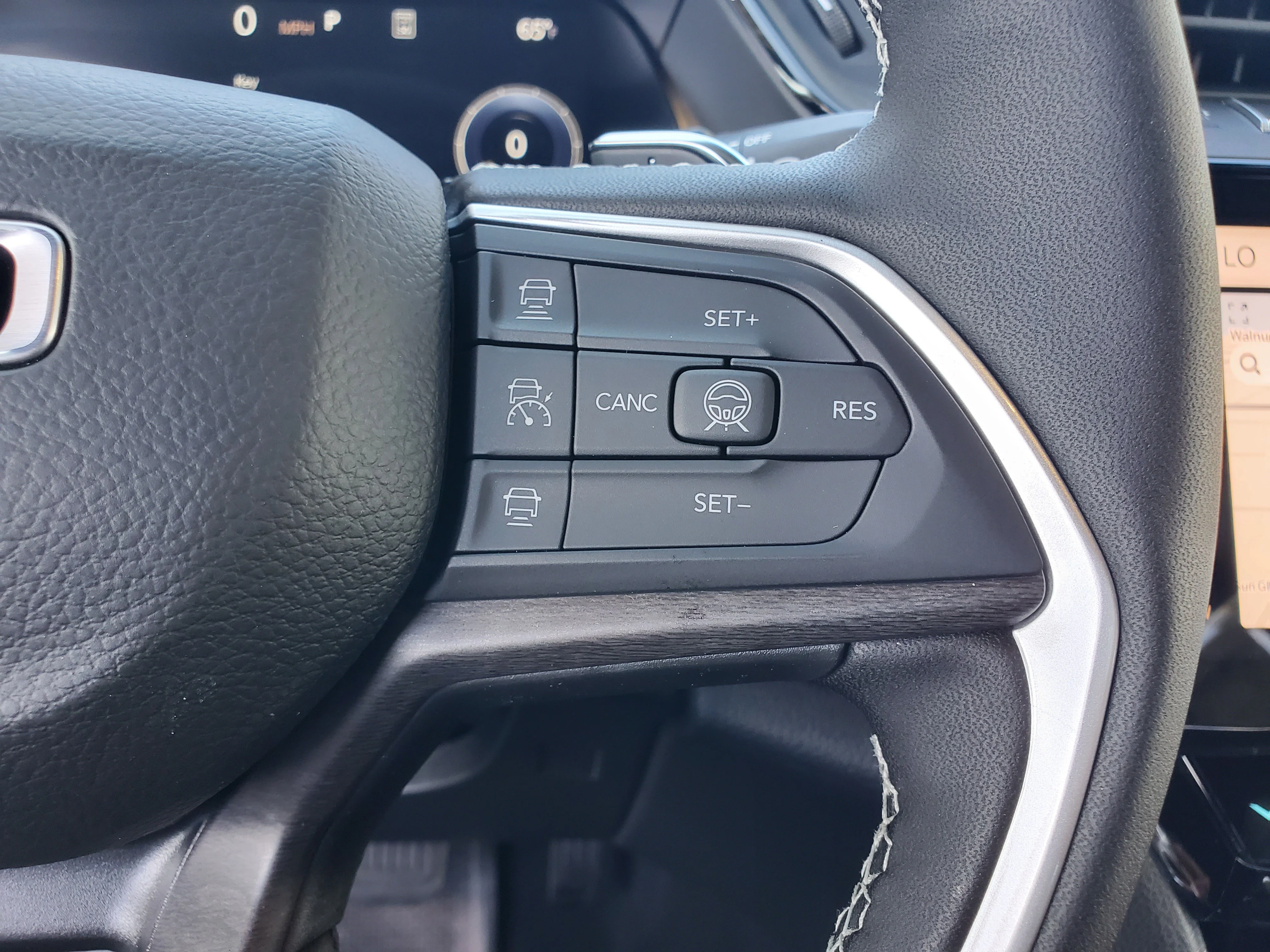 New 2026 Diamond Black Crystal Pearlcoat Jeep Altitude image 25