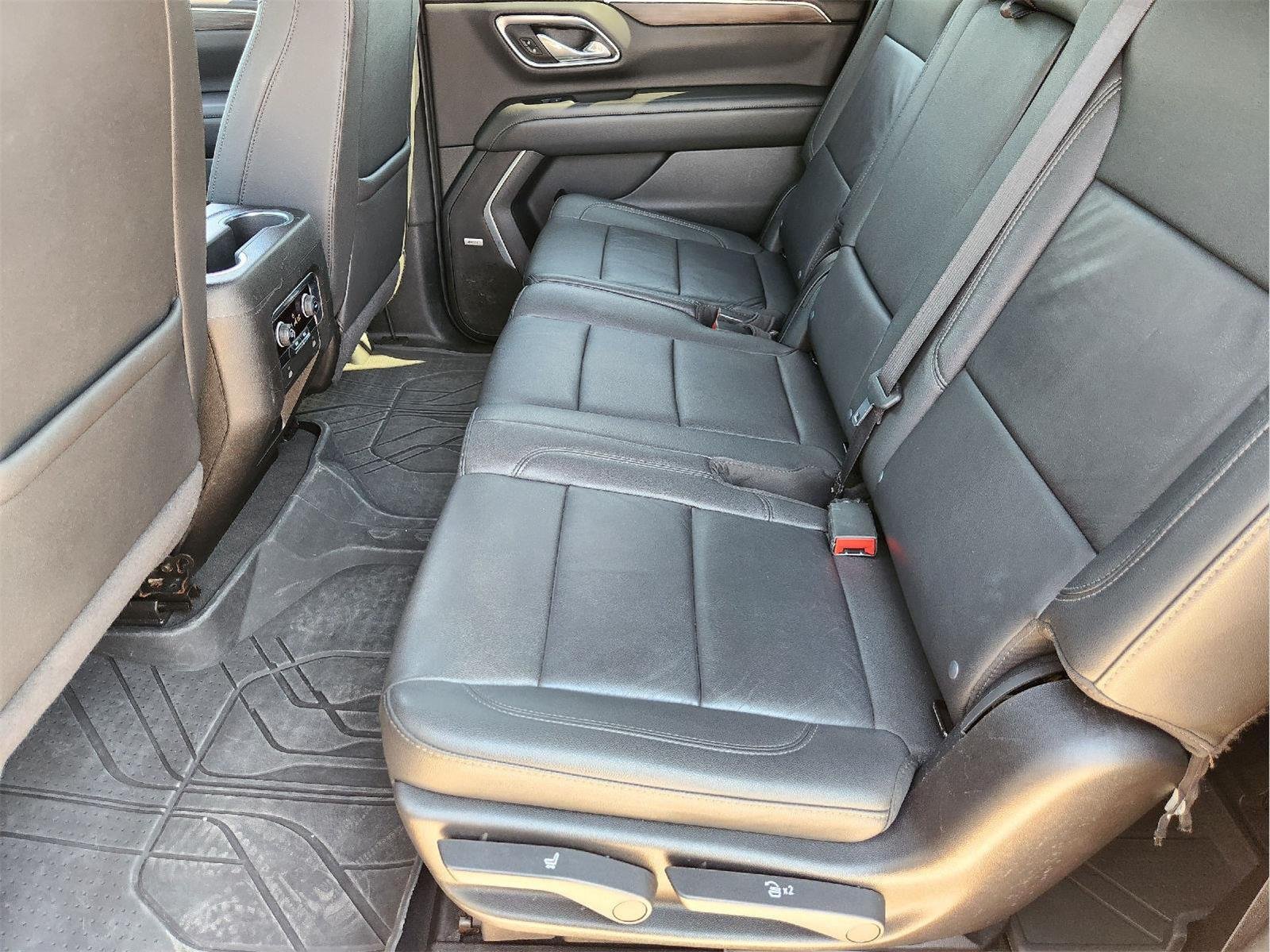 2024 Chevrolet Suburban photo 29 of 32