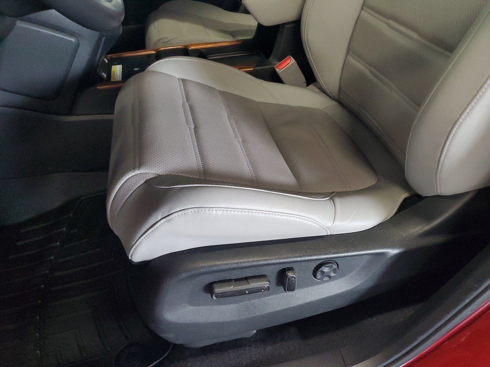 Used 2022 Red Honda Touring image 15
