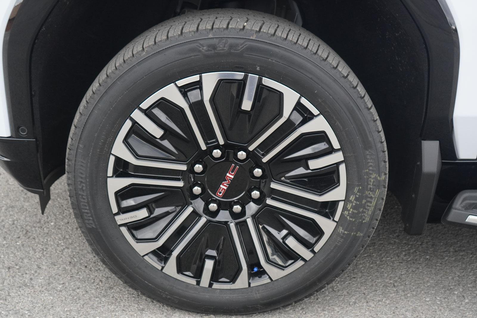 New 2026 Glacier White Tricoat GMC Denali Standard Range image 12
