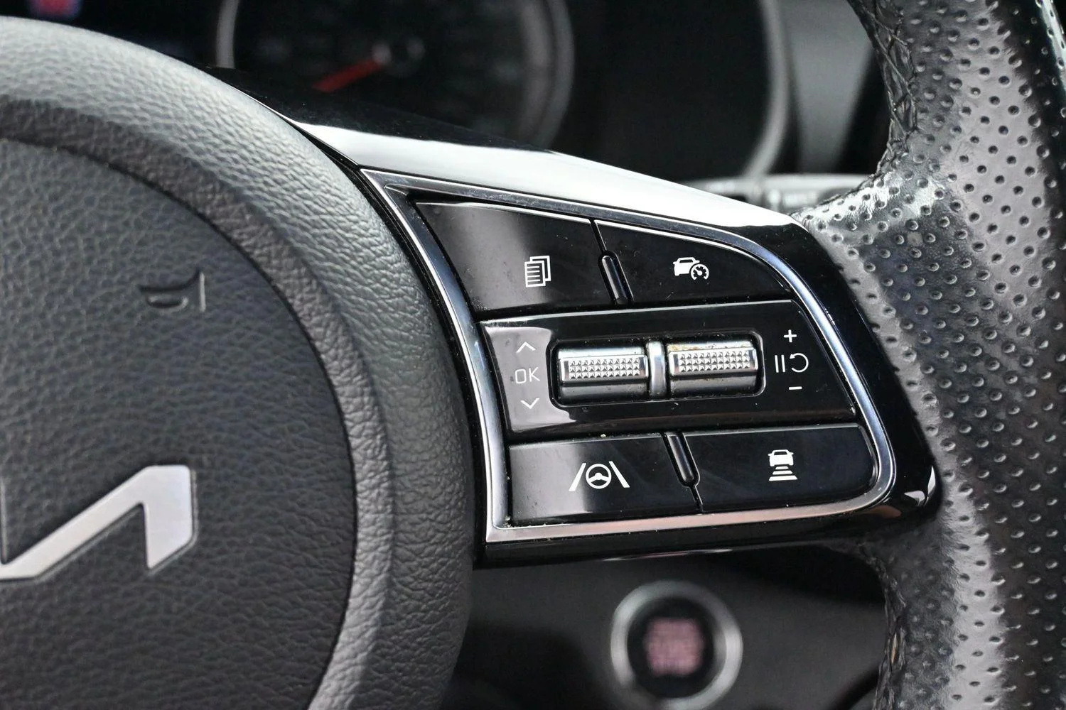 Used 2022 Snow White Pearl Kia GT-Line image 17