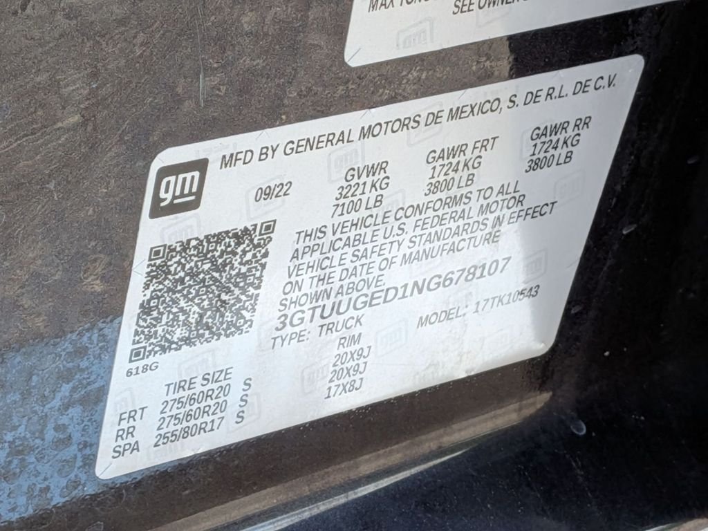 Used 2022 Silver GMC Denali image 34