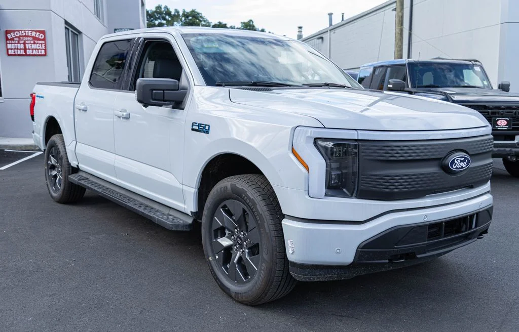 2025 Ford F-150 Lightning Flash - Photo 8