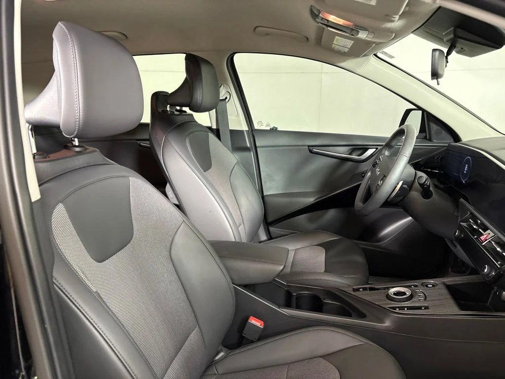 Used 2025 Black Kia Wind image 23