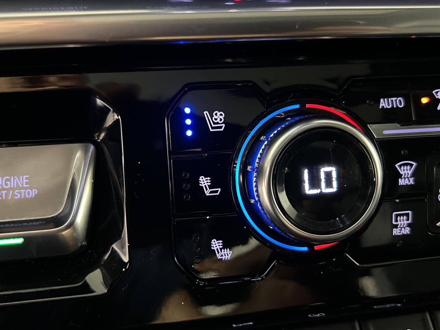 Used 2023 Onyx Black GMC Denali image 32