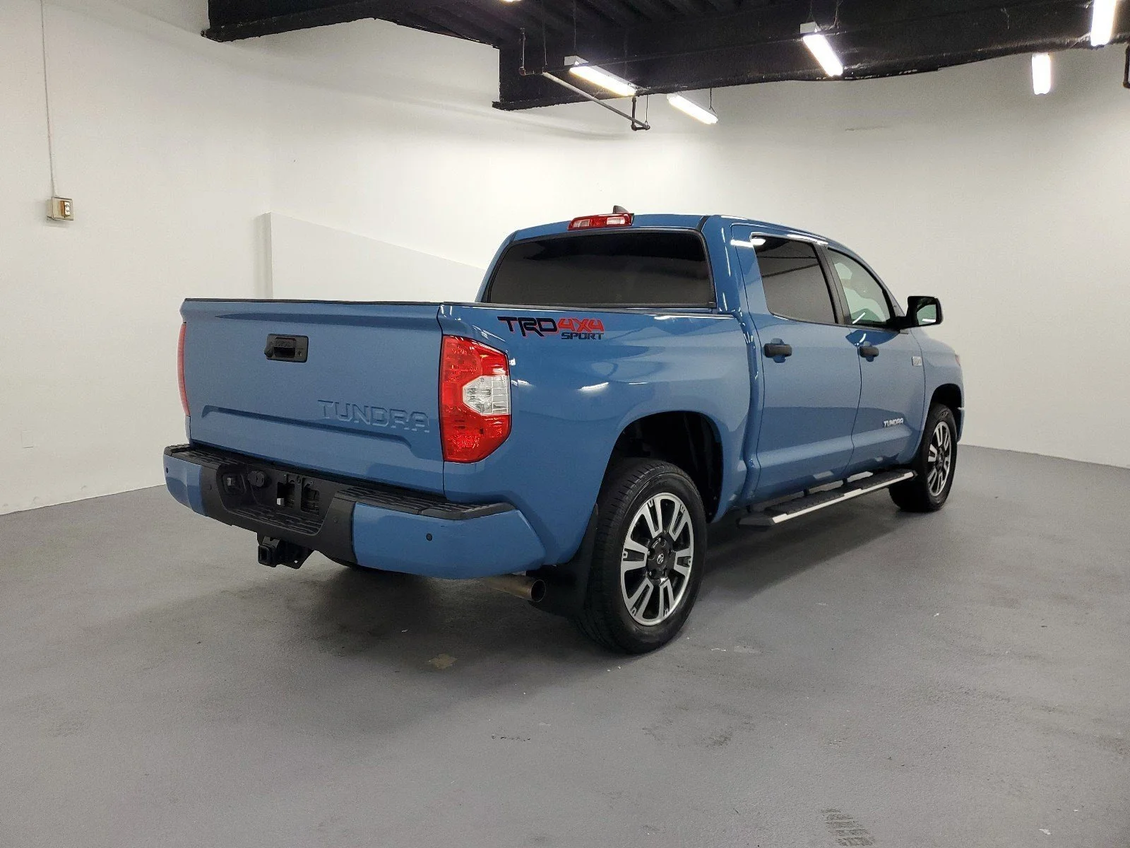 Used 2020 Cavalry Blue Toyota SR5 image 8