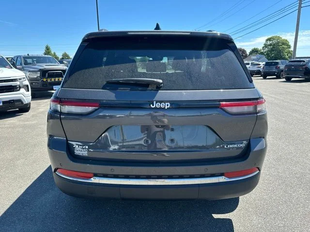 Used 2024 Gray Jeep Laredo image 5