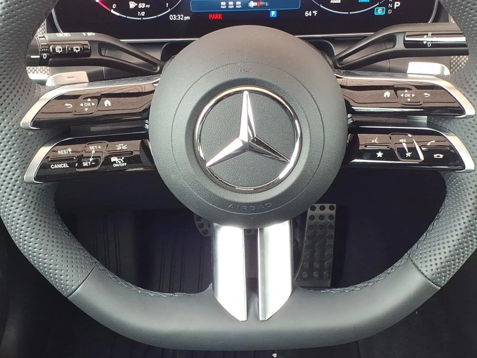 New 2026 WHITE Mercedes-Benz GLC 300 image 25