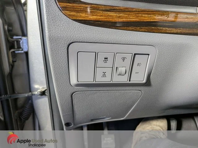 Used 2011 Gray Hyundai SE image 26