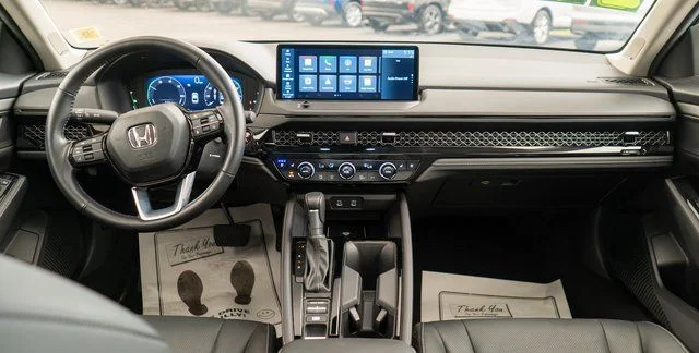 Used 2024  Honda Touring image 13