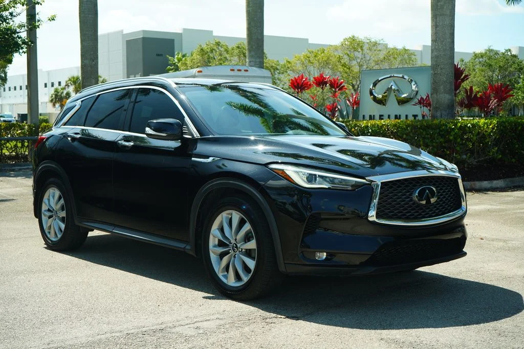Used 2021 Black INFINITI LUXE image 13