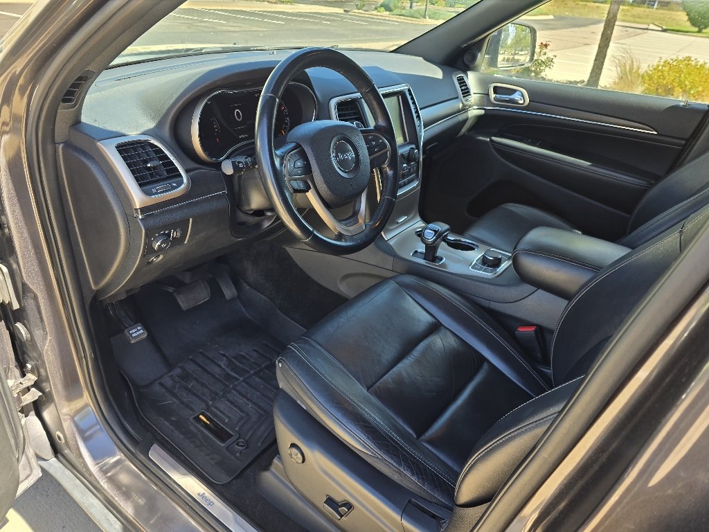 Used 2015 Granite Crystal Metallic Clearcoat Jeep Limited image 24