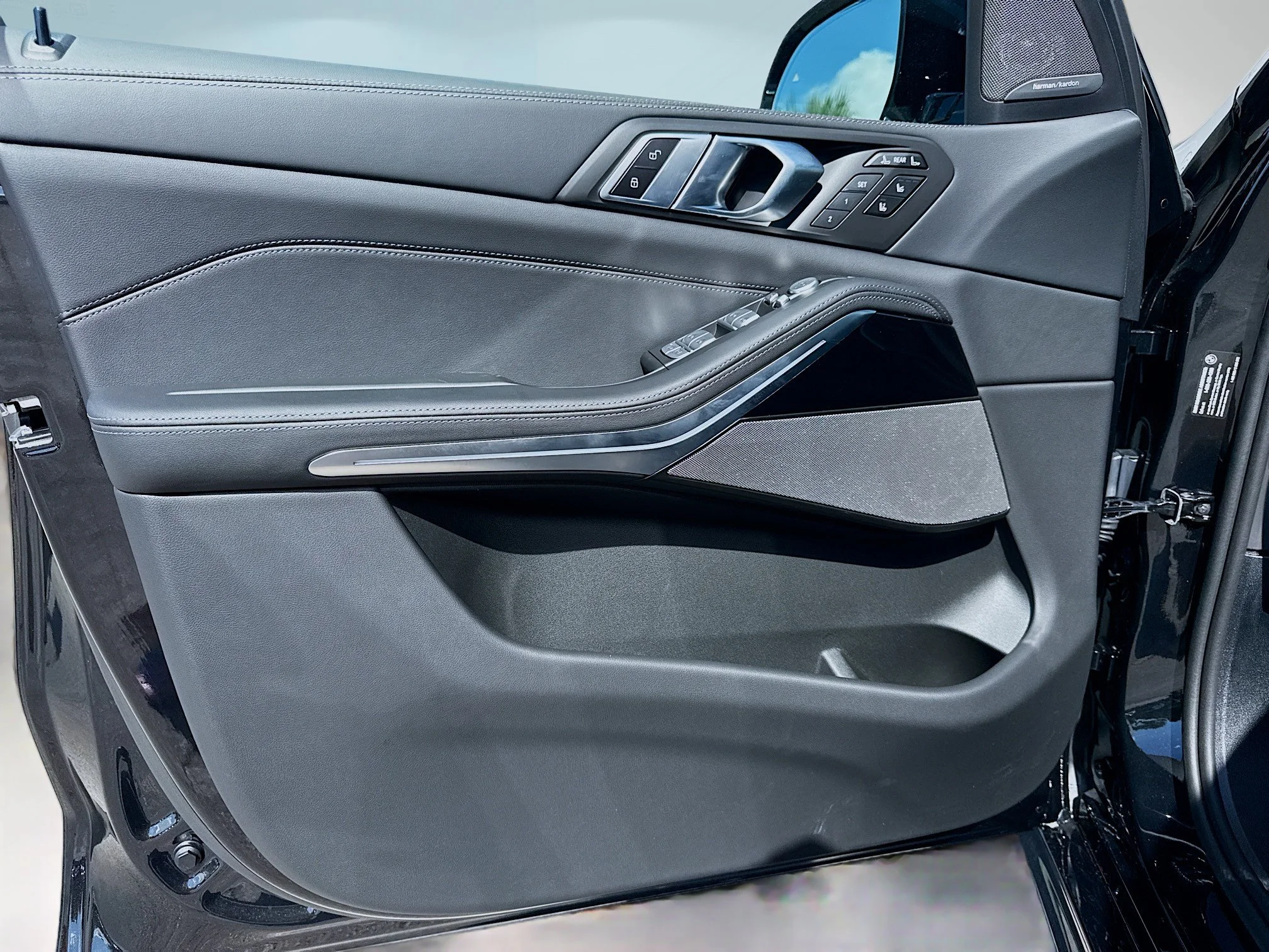 New 2026 Black Sapphire Metallic BMW ALPINA XB7 image 24