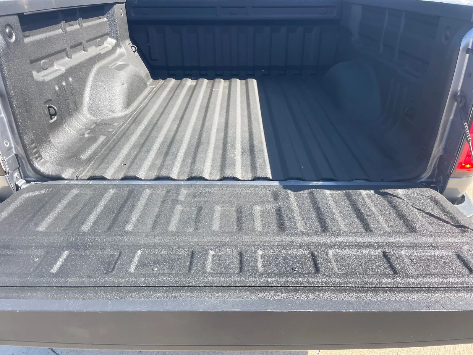 Used 2021 Gray Chevrolet Z71 image 26