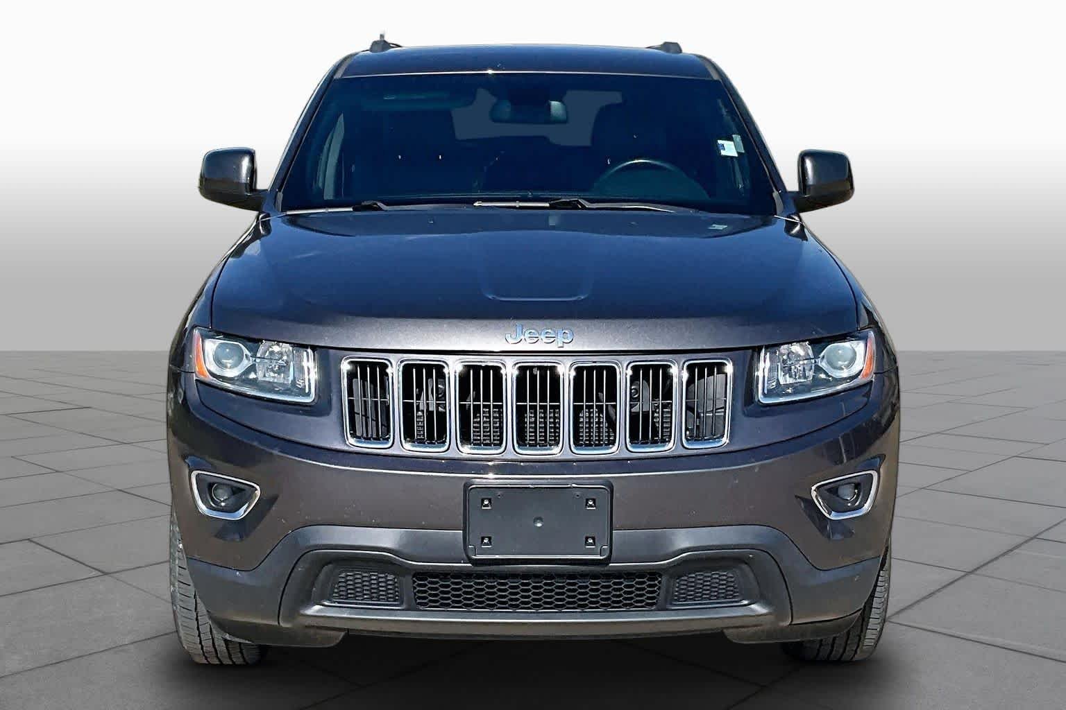 Used 2015 Granite Crystal Metallic Clearcoat Jeep Laredo image 4