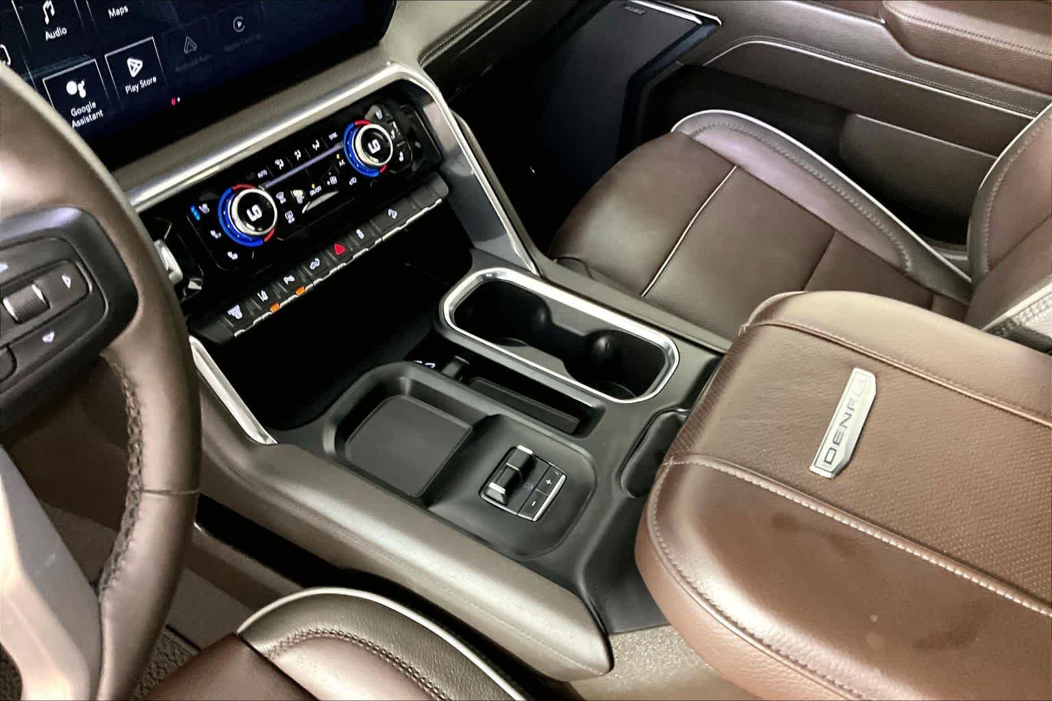 Used 2024 White Frost Tricoat GMC Denali image 15