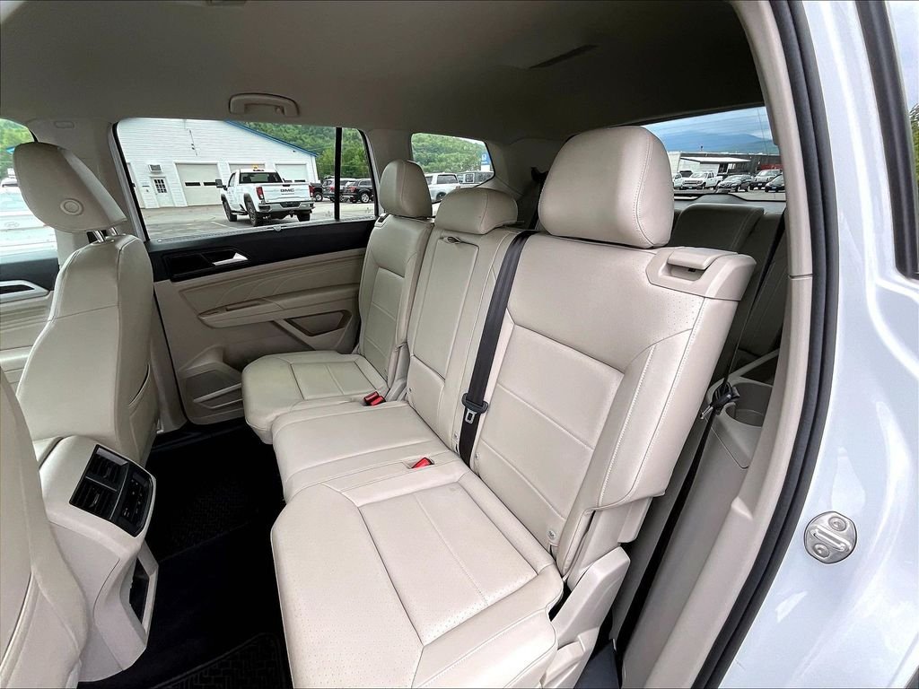 Used 2023 Pure White Volkswagen 3.6L V6 SE w/Technology image 15