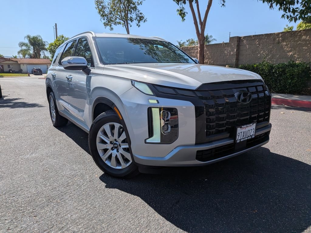 Used 2025 Silver Hyundai SEL image 1