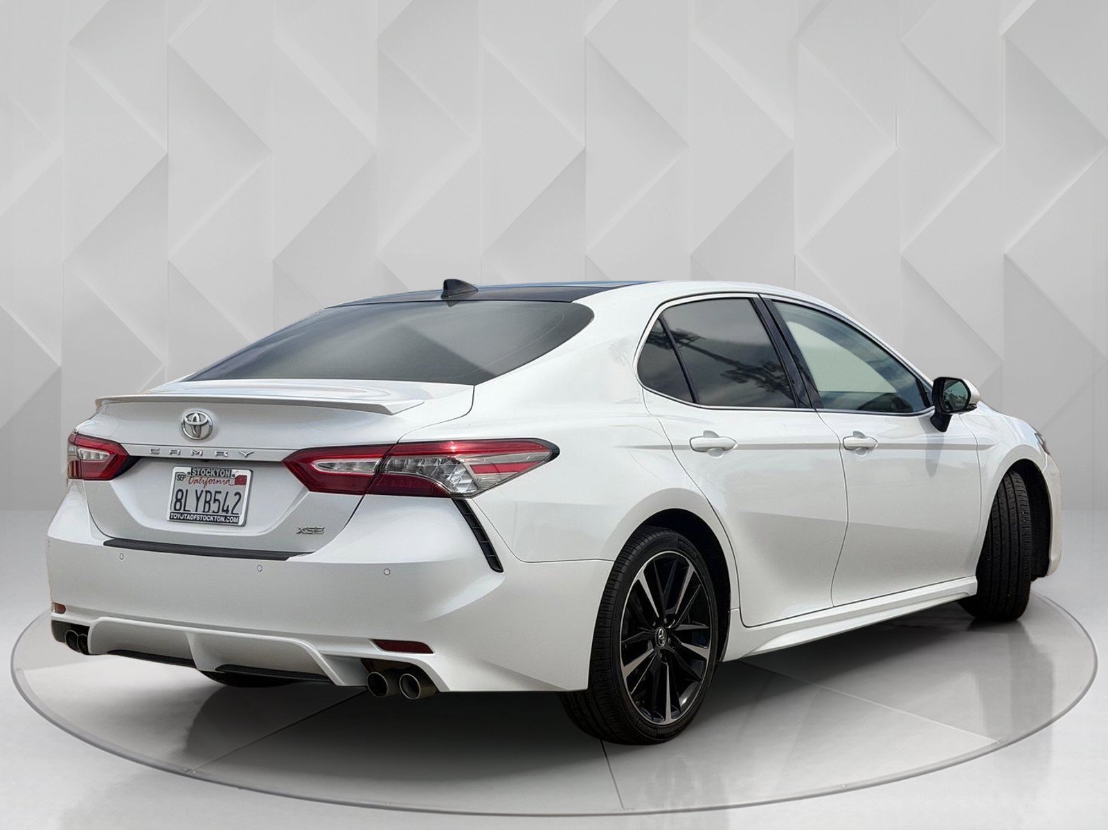 Used 2019 Wind Chill Pearl Toyota XSE V6 image 8