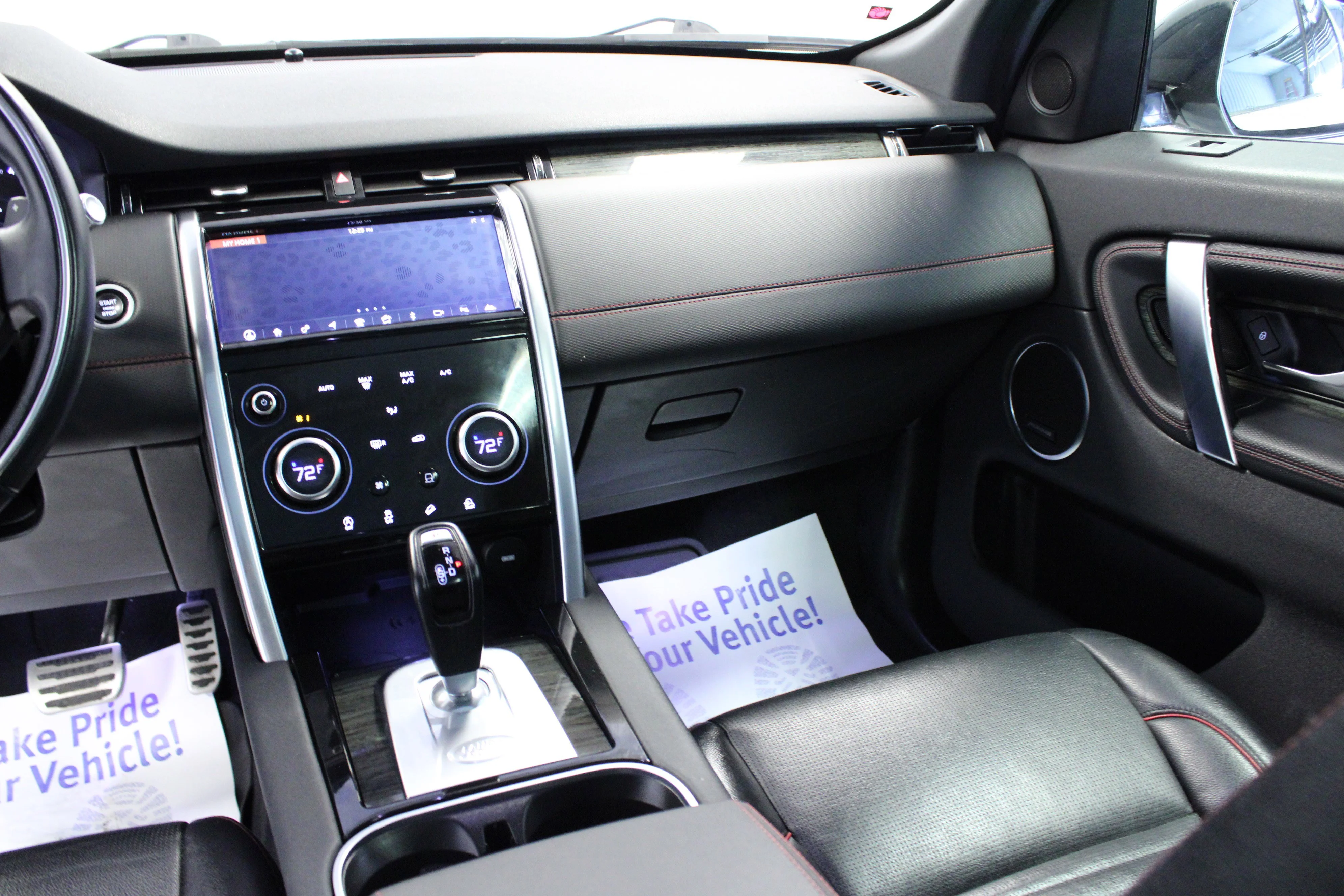 Used 2020 Fuji White Land Rover S R-Dynamic image 19