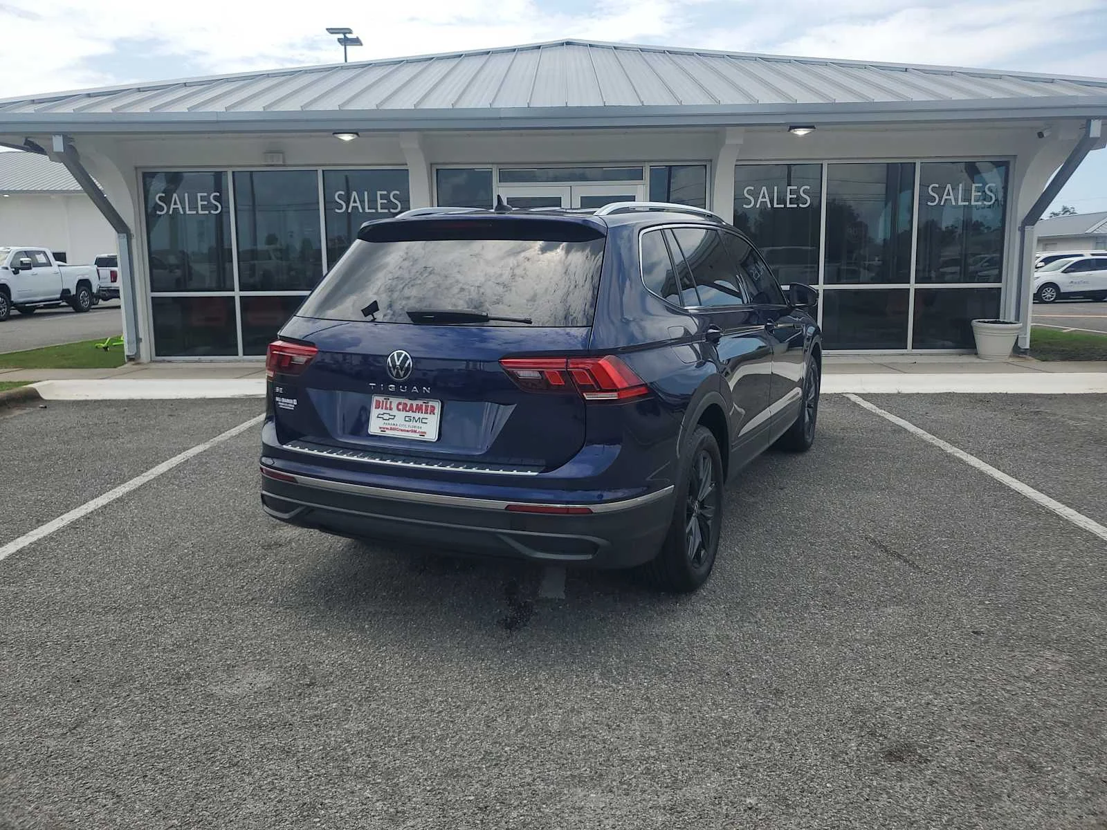 Used 2024 Blue Volkswagen SE image 7