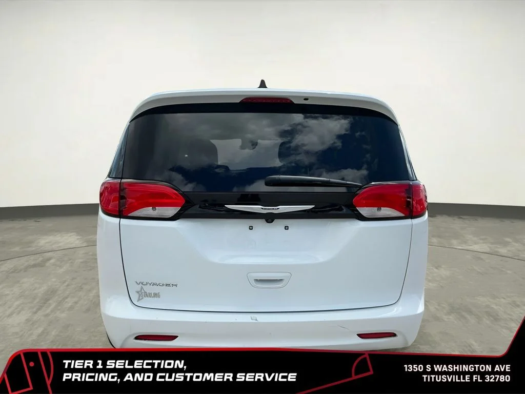 Used 2023 White Chrysler LX image 5