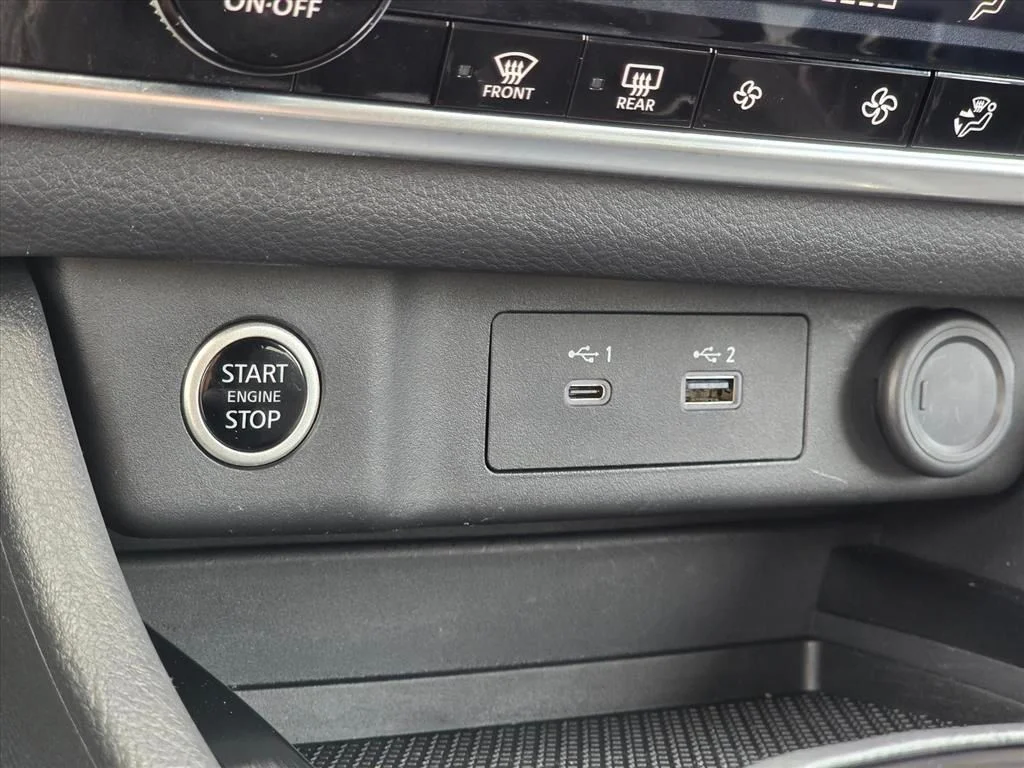 Used 2022 Black Nissan SV image 17
