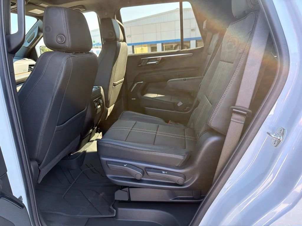 New 2026 Polar White Tricoat Chevrolet High Country image 30